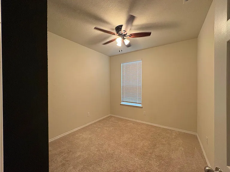 10223 Crossbuck — Photo 10