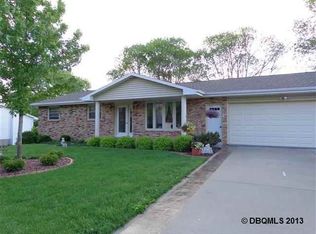5255 Sun Valley Dr, Dubuque, IA 52002