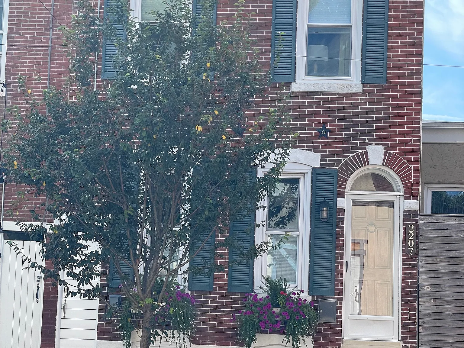 3 bed, 1.5 bath, 1200 sqft, $3,300 — Photo 2