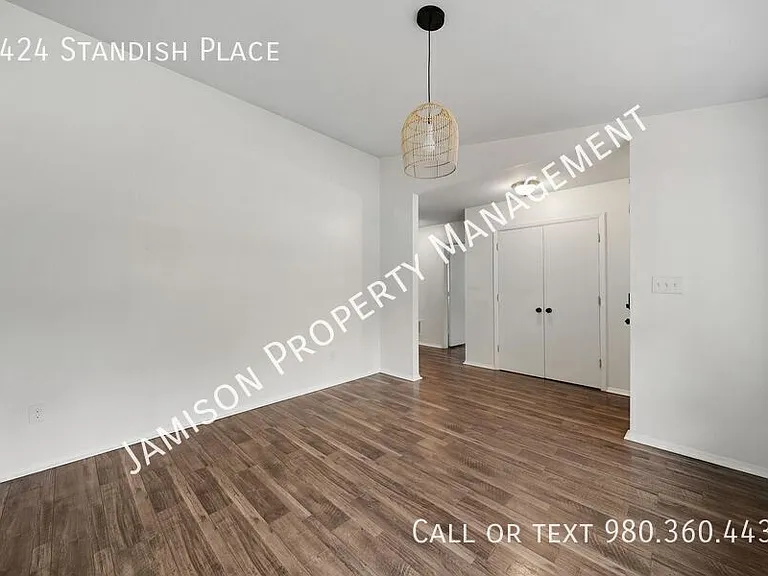 1424 Standish Pl — Photo 4
