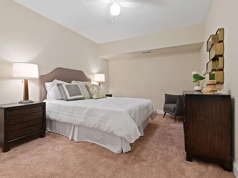 Spacious Bedroom Market Street Flats West Chester