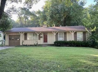 8885 Westbrooke Dr, Overland Park, KS 66212