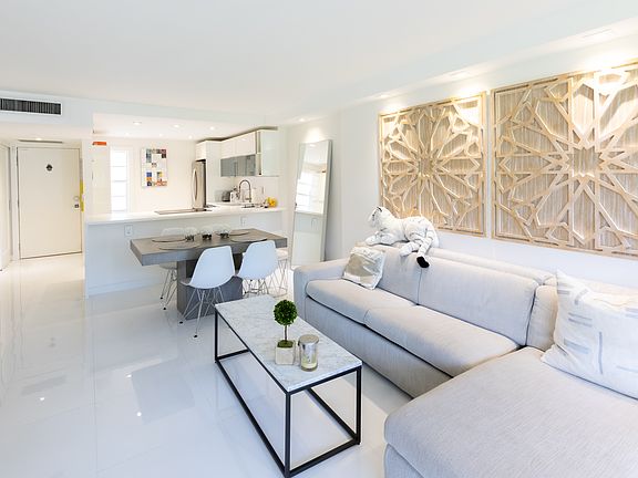 5th image of 3101 N Country Club Dr Unit 2
