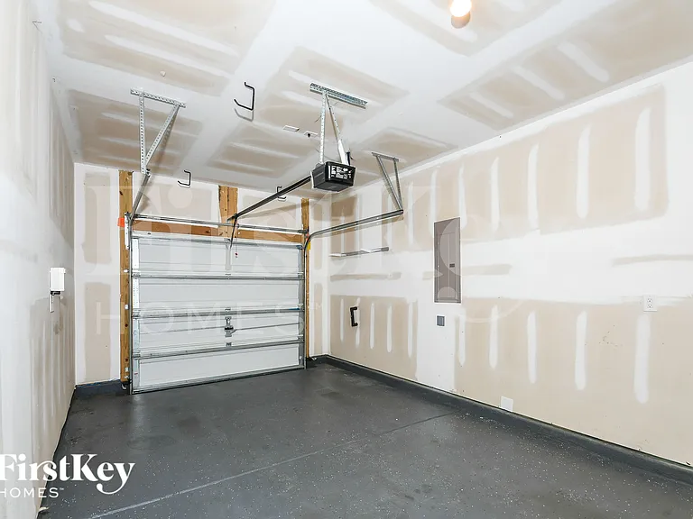 104 Breeders Ct — Photo 16