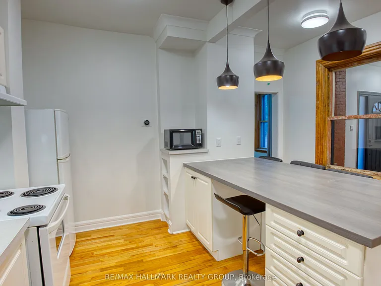 1-272 Royal Ave #1 — Photo 8