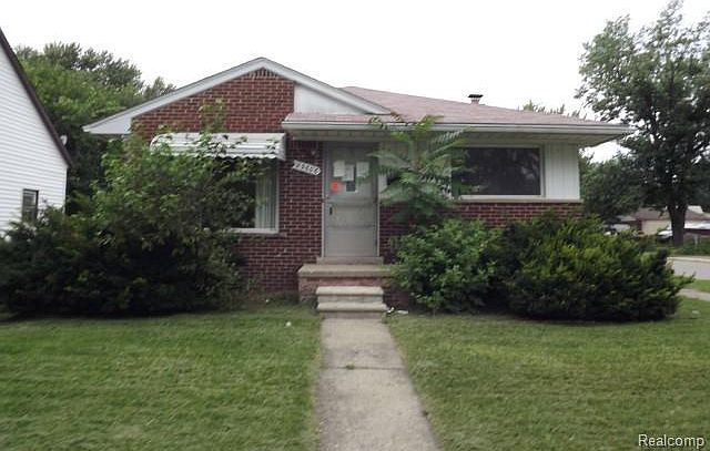 2nd image of 29606 Oakwood St