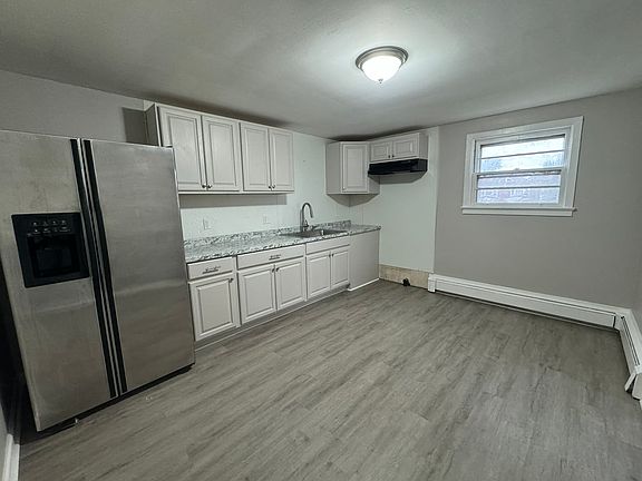 3rd image of 2511 Woodlawn St APT 1
