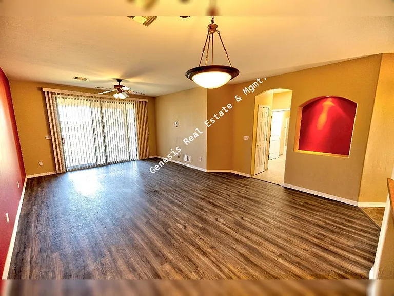 606 W Woodfield Ct — Photo 8