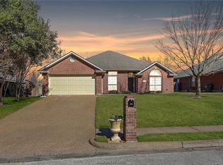 4509 Warwick Ln, Bryan, TX 77802