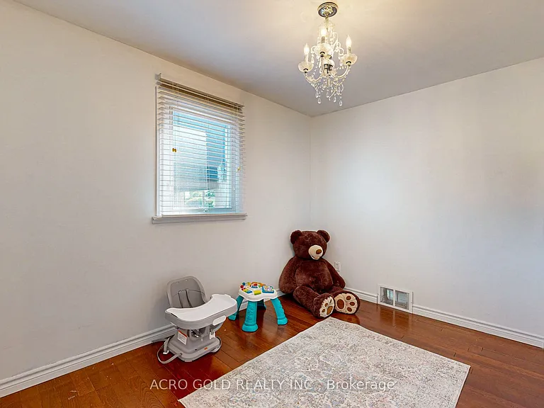 125 Leighland Ave — Photo 20