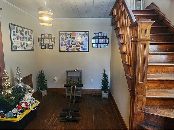 4th image of 611 Mill St