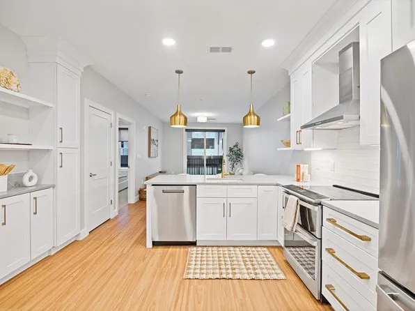 99 Foundry Pl #106, Portsmouth, NH 03801