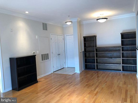 3rd image of 4850 Eisenhower Ave Unit 424