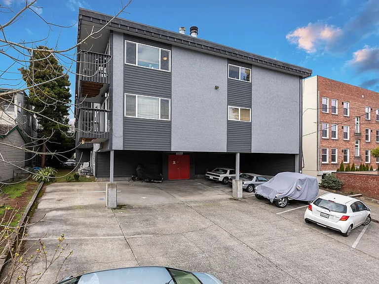 2132 California Ave SW — Photo 23