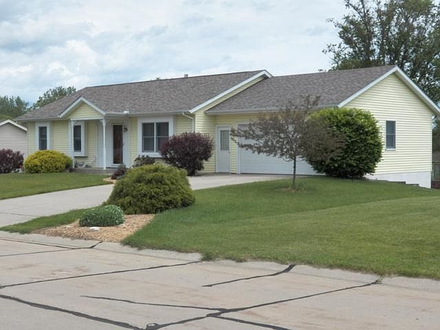 1st image of 420 Fairview Dr