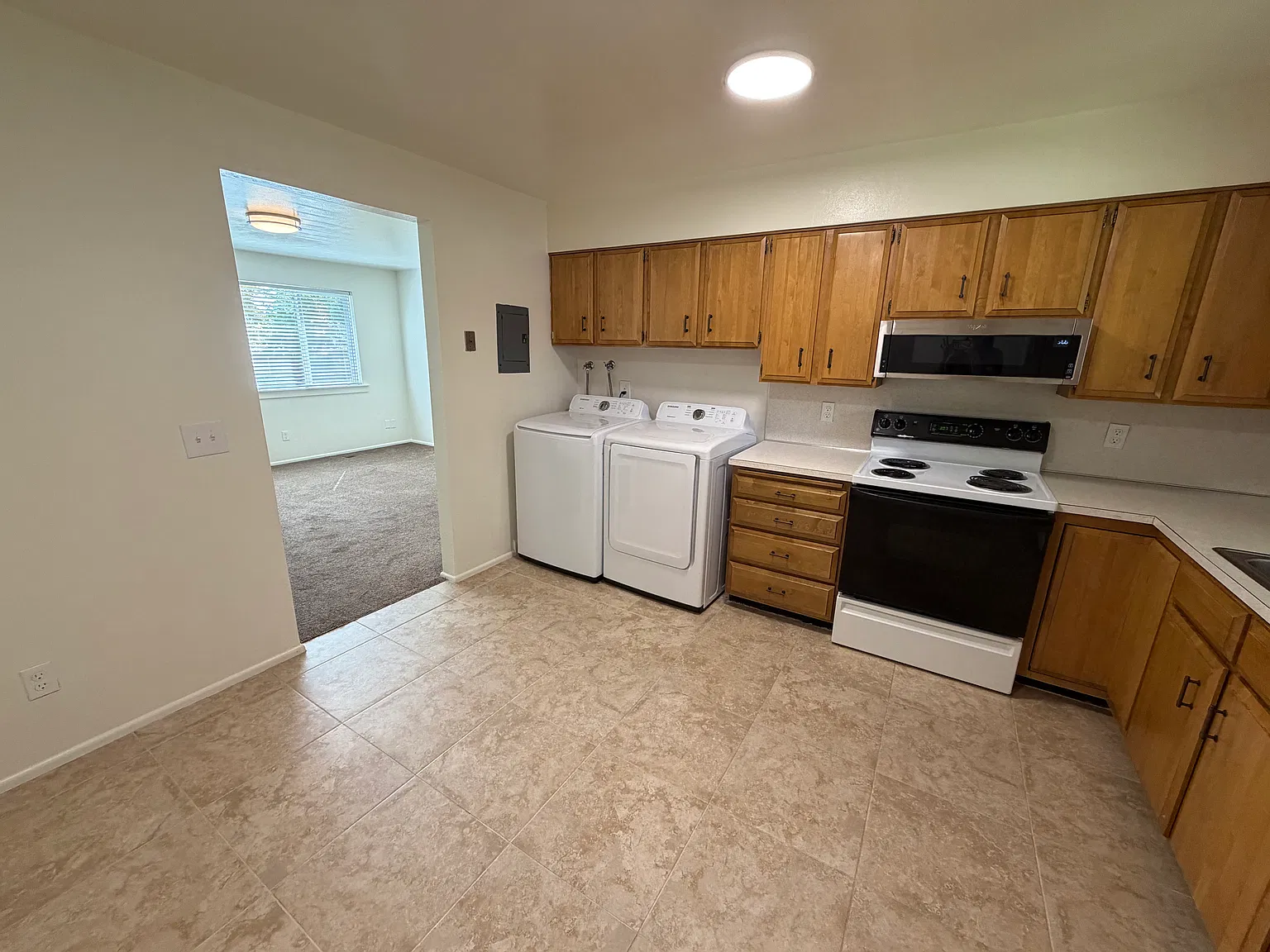 2 bed, 850 sqft, $1,295 — Photo 2