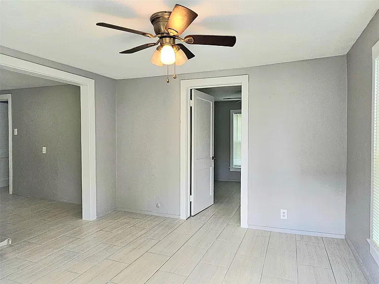 217 Cockerel St #C — Photo 2