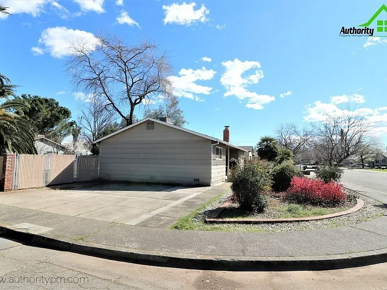 3909 Mercury Dr — Photo 5