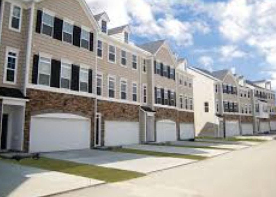2nd image of 1000 Suncrest Vlg