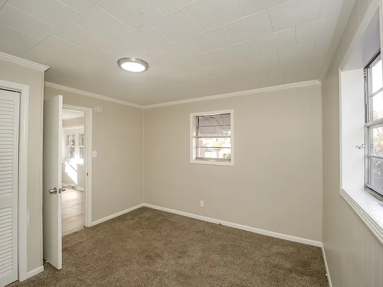 215814_027_bedroom_13511961.jpg
