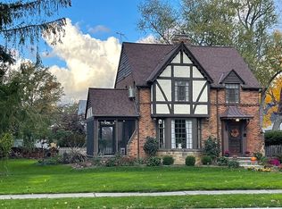 2772 Hampton Rd, Rocky River, OH 44116