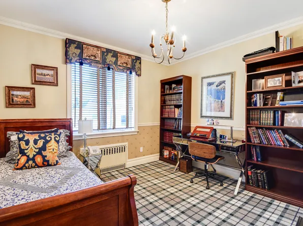 933 East 22nd Street image 19 of 22