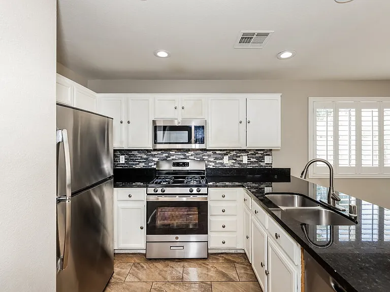 9327 Pyrope Ct — Photo 5