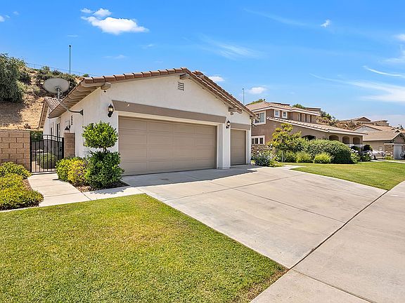 3rd image of 34007 Pinehurst Dr