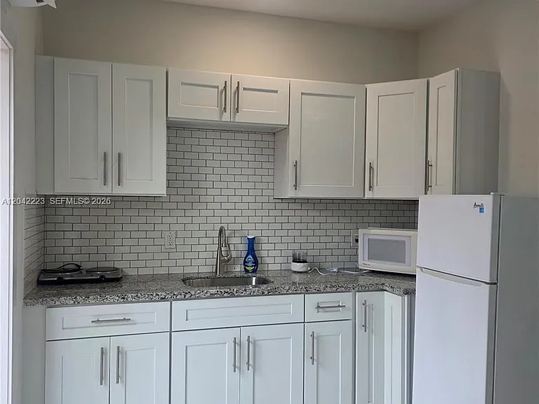 1281 Redbird Ave — Photo 3