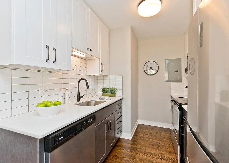 5538 N Sheridan Rd #202