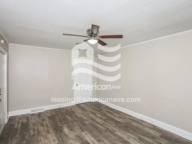 27535_004_wm_-_living_room_13139871.jpg