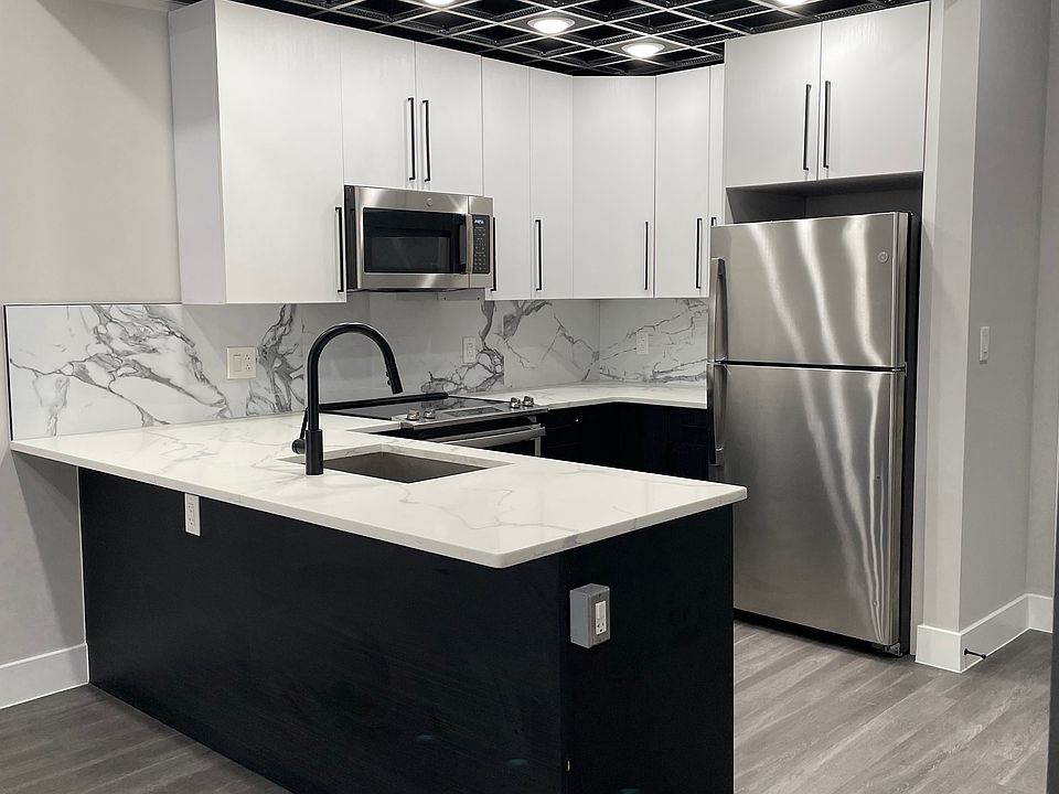 1st image of 3462 J St #303