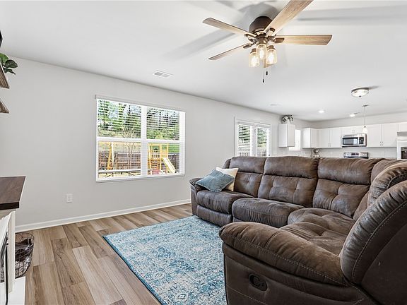 5th image of 36 Chalet Ct