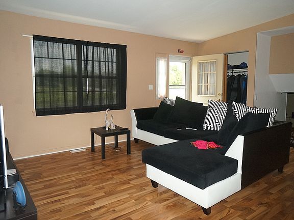 3rd image of 301 Cherrywood Ct #301