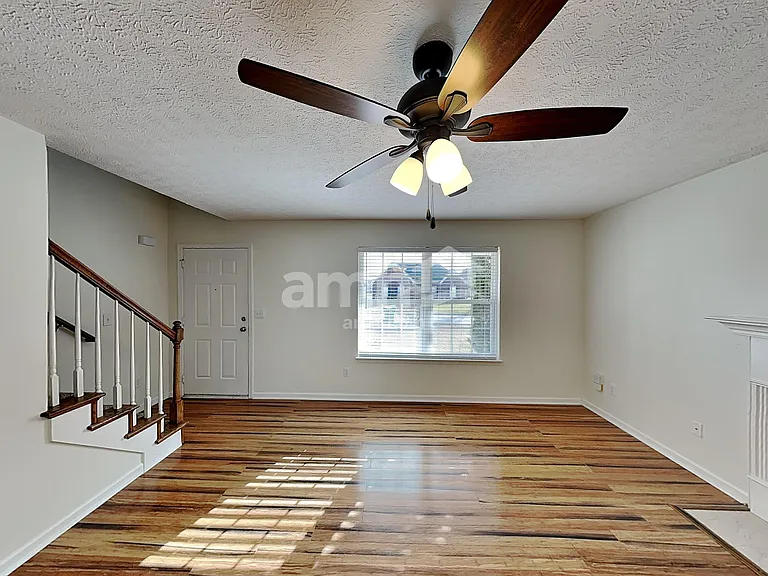 2126 Burgess Ln — Photo 7