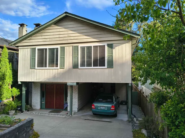 332 Avalon Dr, Pt Moody, BC V3H 2X8