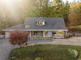 1575 Dean Park Rd, North Saanich, BC V8L 5E5