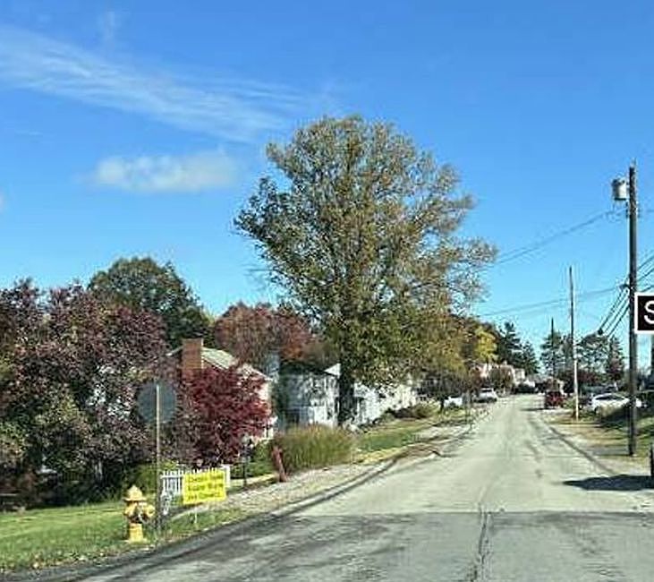 Exterior Neighborhood (street photo)