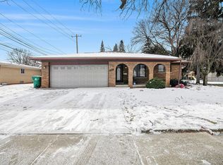 19076 Oak Ave, Eastpointe, MI 48021