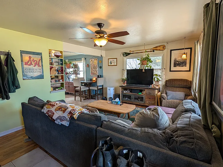 424 S Impala Dr — Photo 2