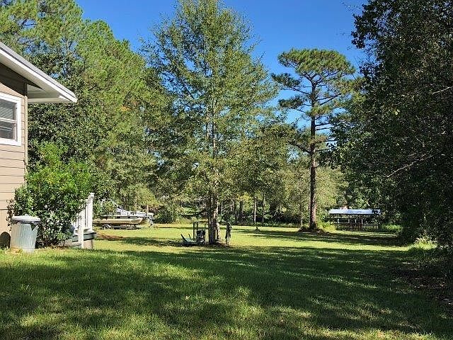 1st image of 320 Lakeside Dr