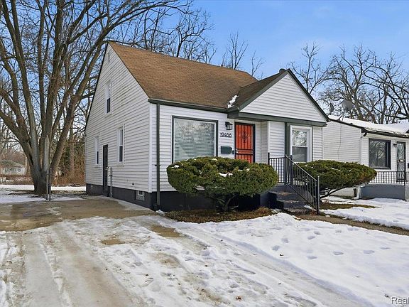 3rd image of 19466 Oakfield St