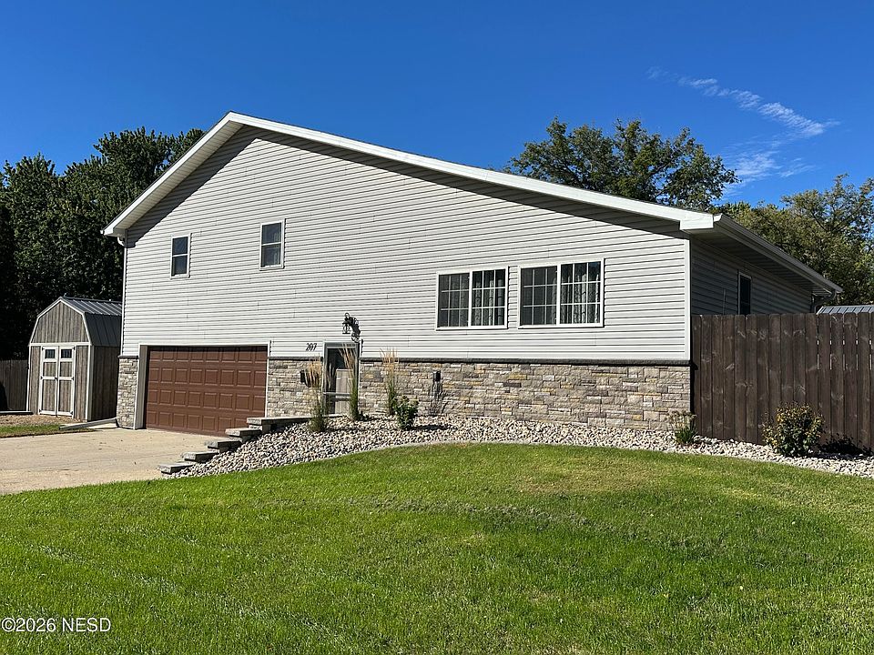 1st image of 207 7th St NE