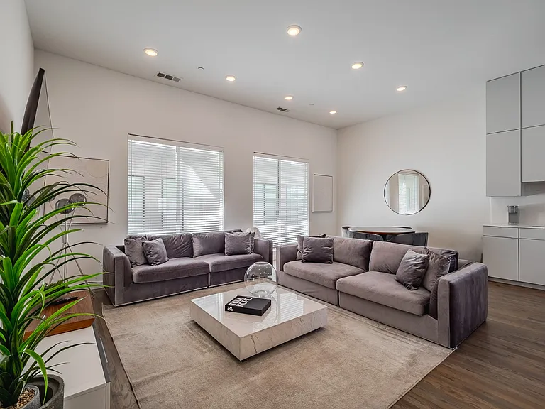 5002 San Jacinto St #106 — Photo 1