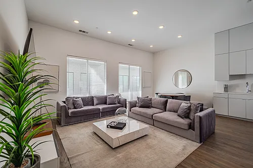 5002 San Jacinto St #206 Photo 1