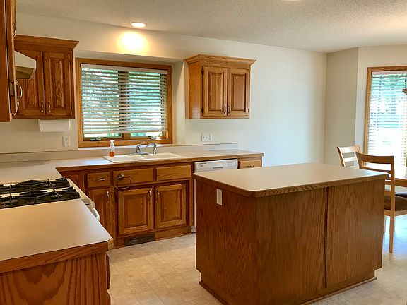 3rd image of 2639 Parkview Dr