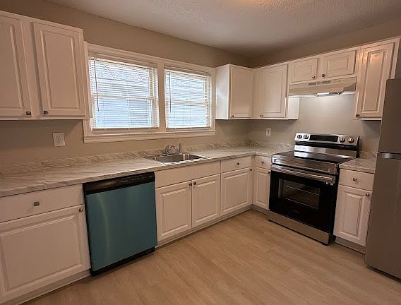 2nd image of 1376 Lockwood Dr SW
