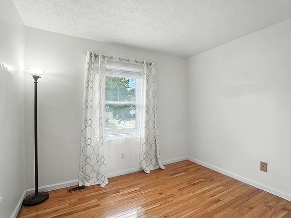 2nd image of 5200 Williamsburg Cir