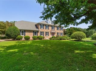 804 Bay Colony Dr, Virginia Beach, VA 23451