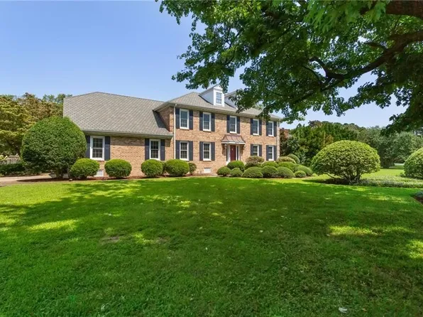 804 Bay Colony Dr, Virginia Beach, VA 23451